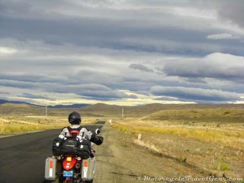 Motorcyclist looking out on the Ruta 40 in Argentina