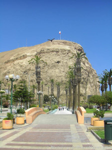 Morro de Arica as seen from the downtown area.